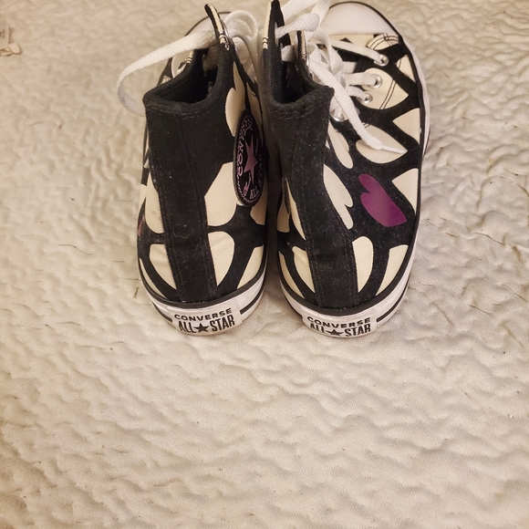 Heart print Converse high tops - Picture 3 of 7